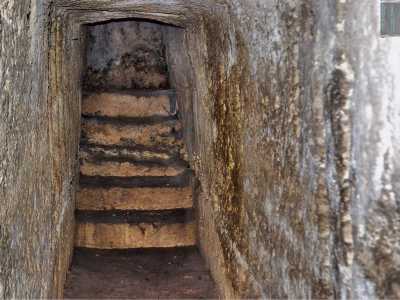 ...e una scaletta che porta direttamente all'interno della masseria